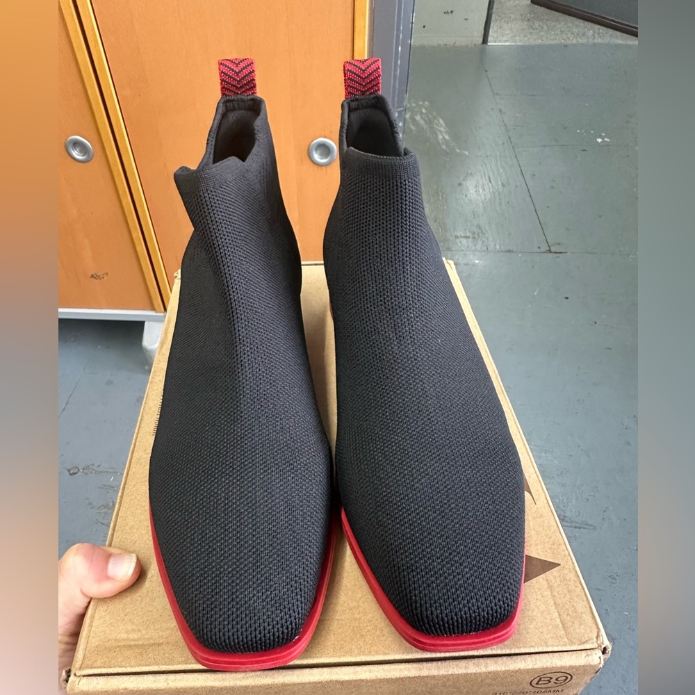 Vivaia Ryan slip on size US 9-9.5